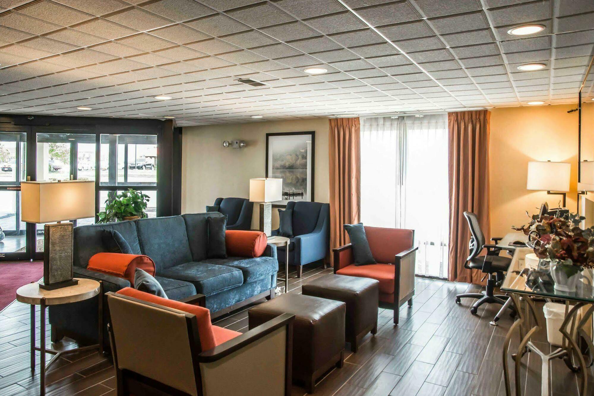Quality Inn Springboro West Exterior photo